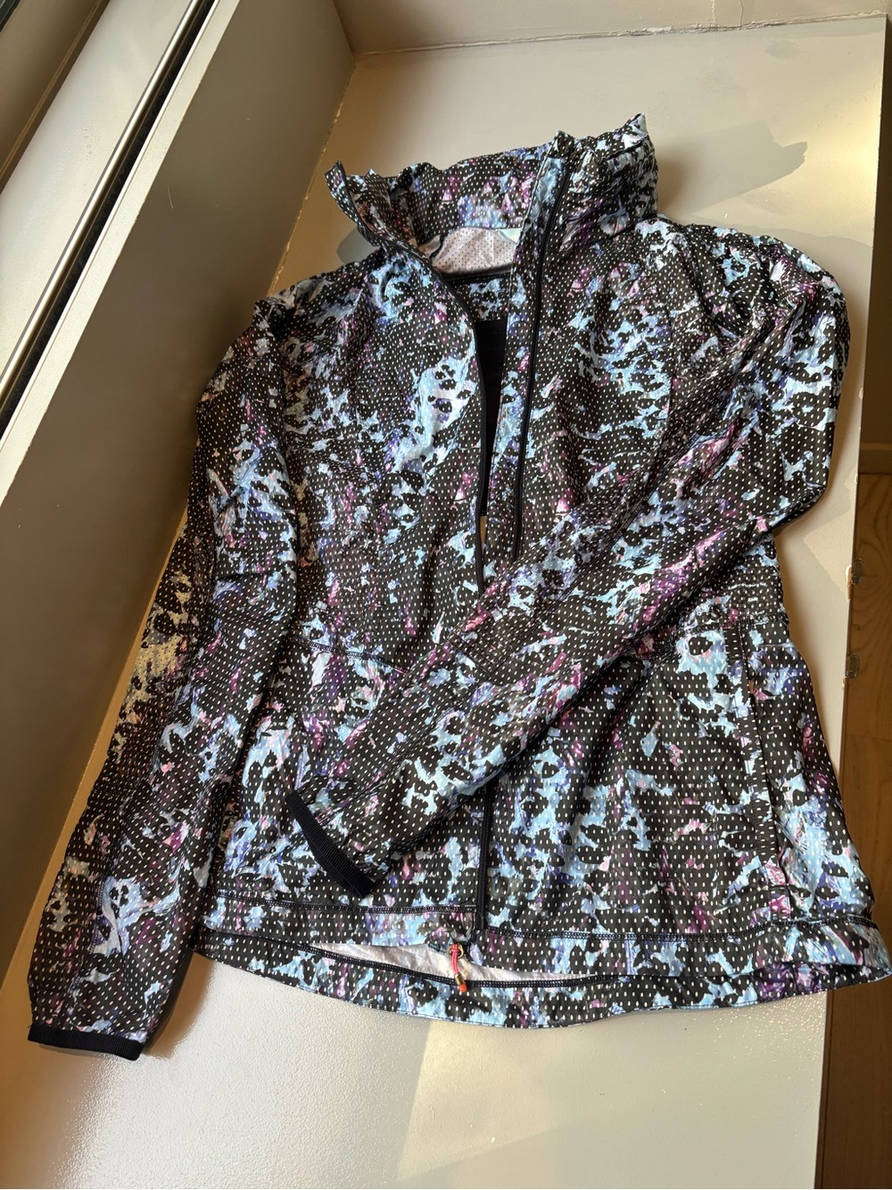 Lululemon Women's Black Abstract Print Lightweight Jacket
